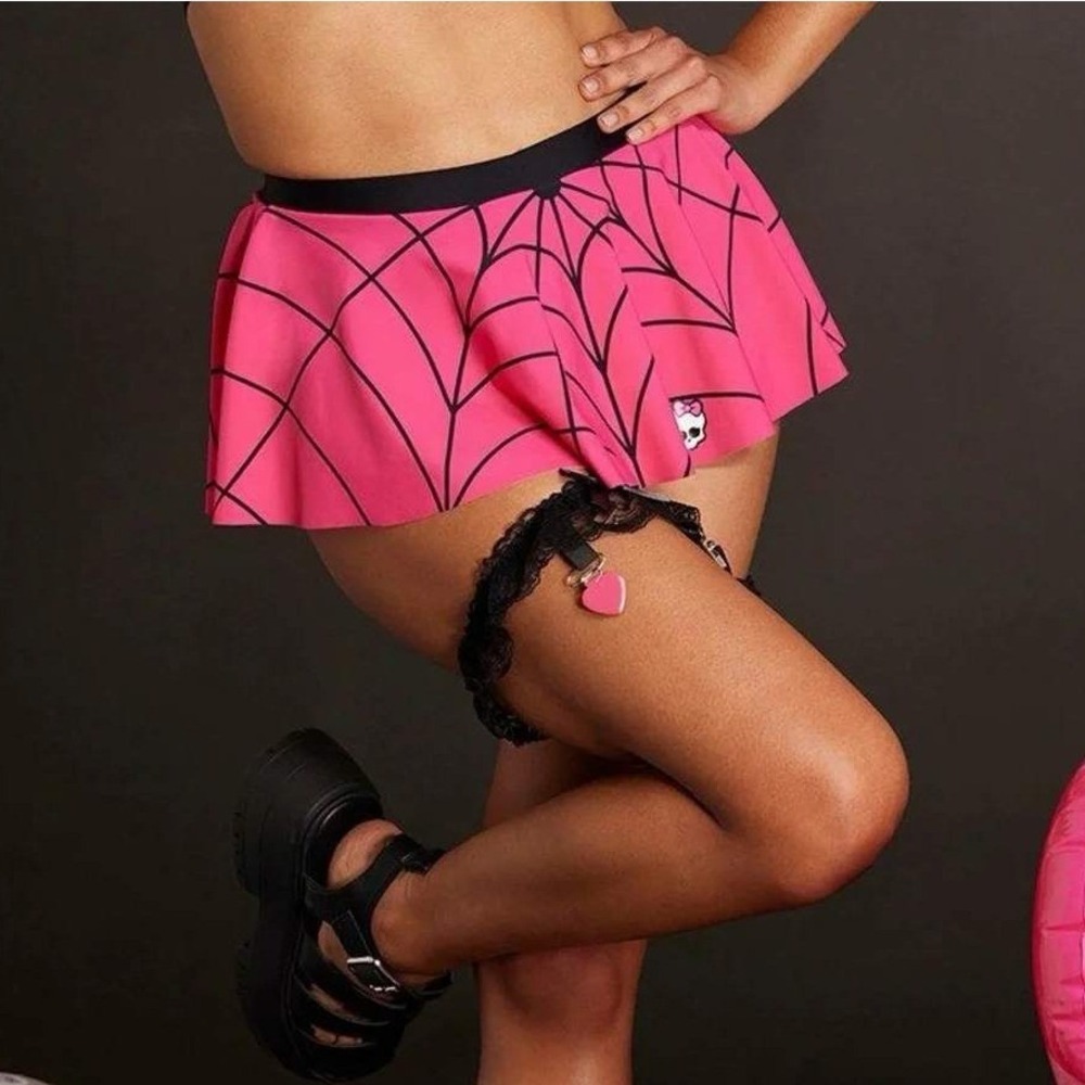 Monster High Draculara Swim Skirt Hot Topic Pink Spiderweb Size SM